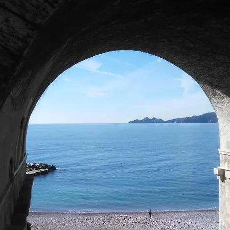 Vicino Alla Spiaggia - Near The Beach Apartment